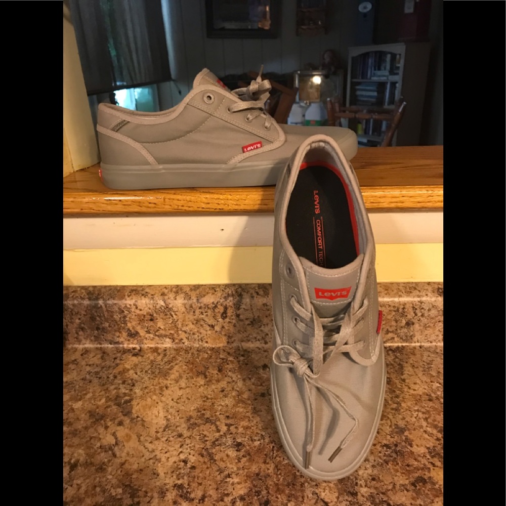 NWOT Mens Levi’s Comfort Tech Low Sneakers Sz 10.5